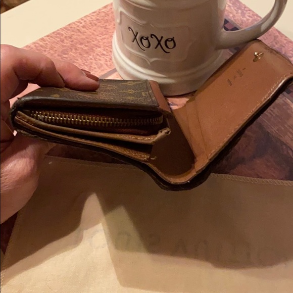 SOLD *Authentic* LOUIS VUITTON Wallet - Picture 5 of 6